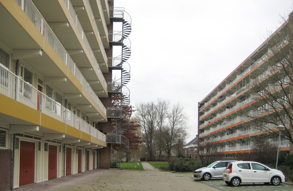 tussen-2flats-door Kleuradvies buitenzijde gebouw i.o.v. Hendriks SGR